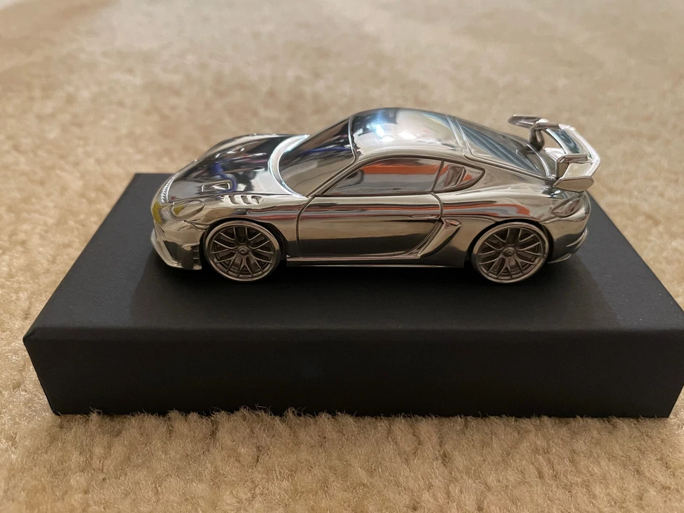 正品保时捷 718 Cayman GT4 RS 铝铬合金车型比例 1: 43 镇纸 — 第 2/4 张图片