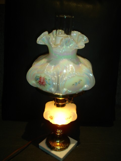 Fenton STUDENT LAMP Iridescent Opalescent, 3 LIGHTING OPTIONS