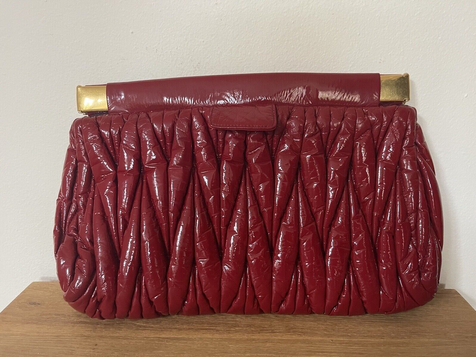 MIU MIU Matelasse Bag Clutch Quilted Glazed Gold-Red Patent Leather Medium NEW |