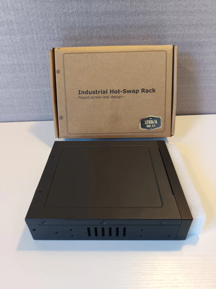 iStarUSA T-G525-HD Industrial 5.25" to 3.5" 2.5" 12Gb/s HDD SSD Hotswap Rack - Image 2 of 4