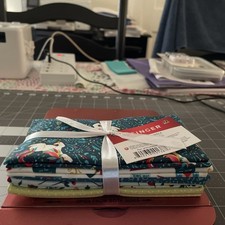 Singer Christmas Fabric Bundle of 5 Fat Quarters 100 Cotton 18 x21