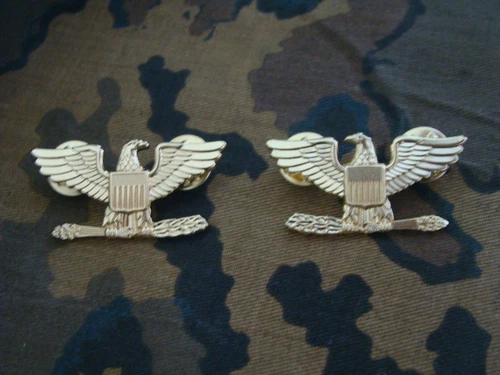 MILITARY WW2 PAIR OF US ARMY COLONEL EAGLE WAR BIRD DEVICE PIN METAL BADGE