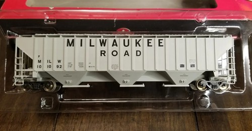 Intermountain 45335-15 Milwaukee Road 4750 3-Bay Covered Hopper - Picture 3 of 3