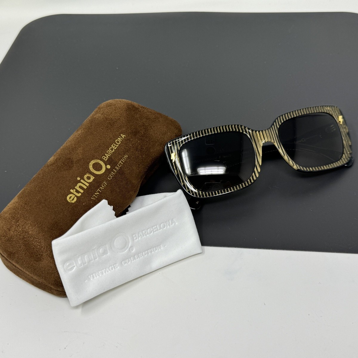 DAVID BOWIE ETNIA BARCELONA Sunglasses ZIGGY STARDUST BLACK GOLD Etnia Barcelona Ltd. Edition Ziggy Stardust Suns – Fabulous  main image 4