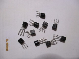 10 Stück Transistor 2SC1815 Si NPN 50V 0 15A 0 4W 80MHz gebraucht getestet