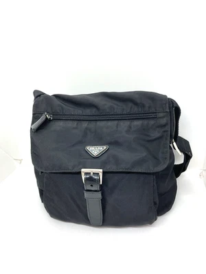 Logo triangle Tessuto en nylon PRADA d'occasion étiquette blanche n° 26 Sac... - Photo 1/4