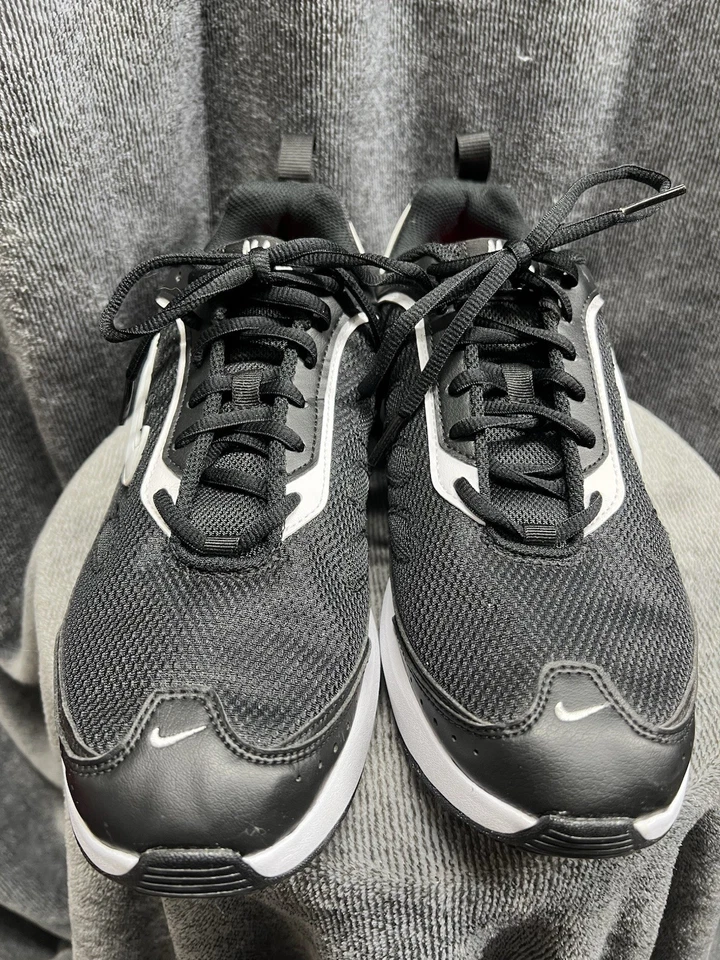 Nike Mens Size 8.5 Running Shoe Sneaker Black & White - Image 2 of 4