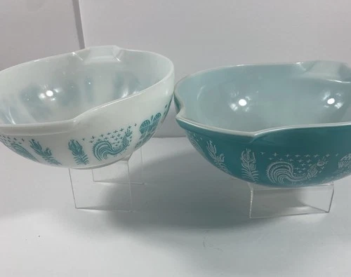 VTG PAIR(2) PYREX TURQUOISE AMISH BUTTERPRINT CINDERELLA MIXING BOWLS 443, 444