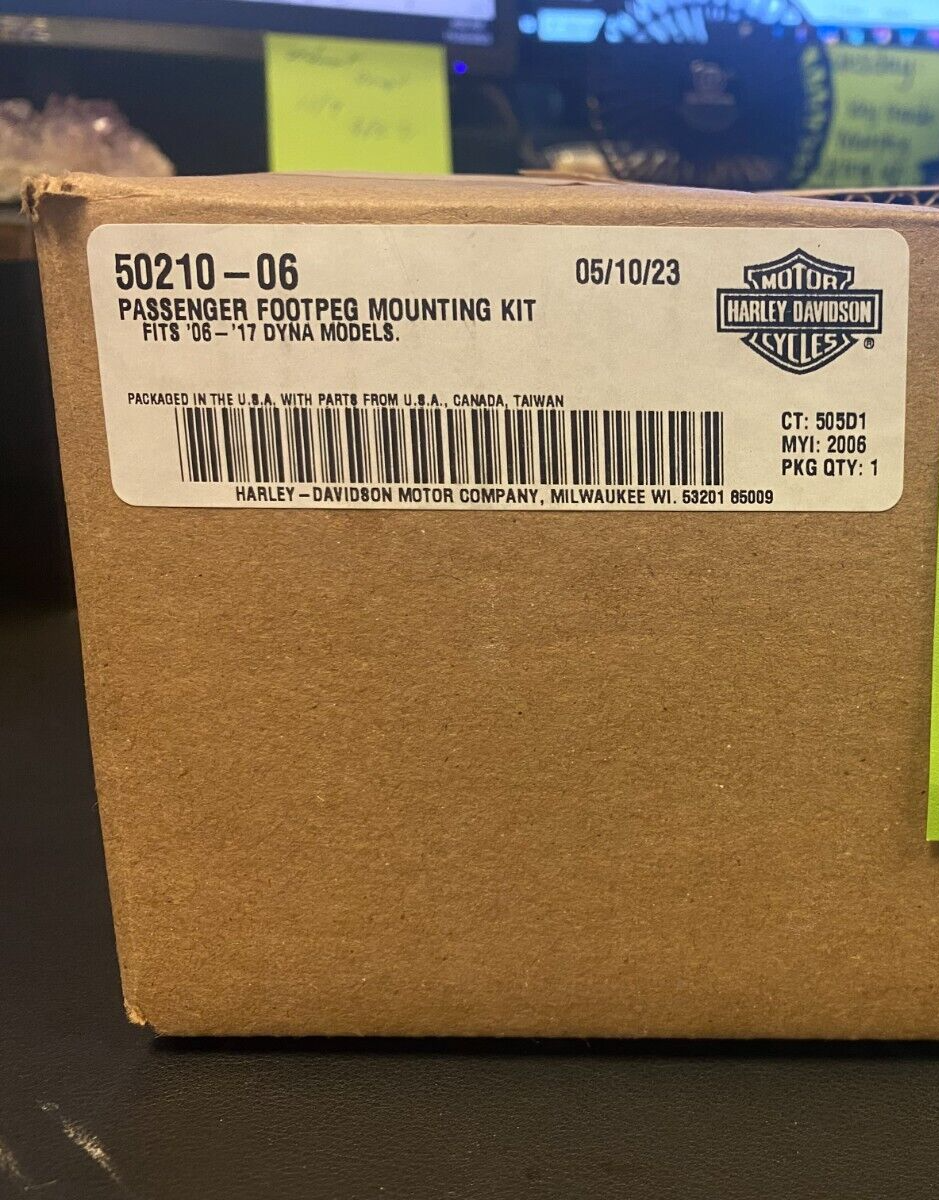 Wrinkle Black Passenger Footpeg Mount Kit for Harley 2006 Dyna OEM