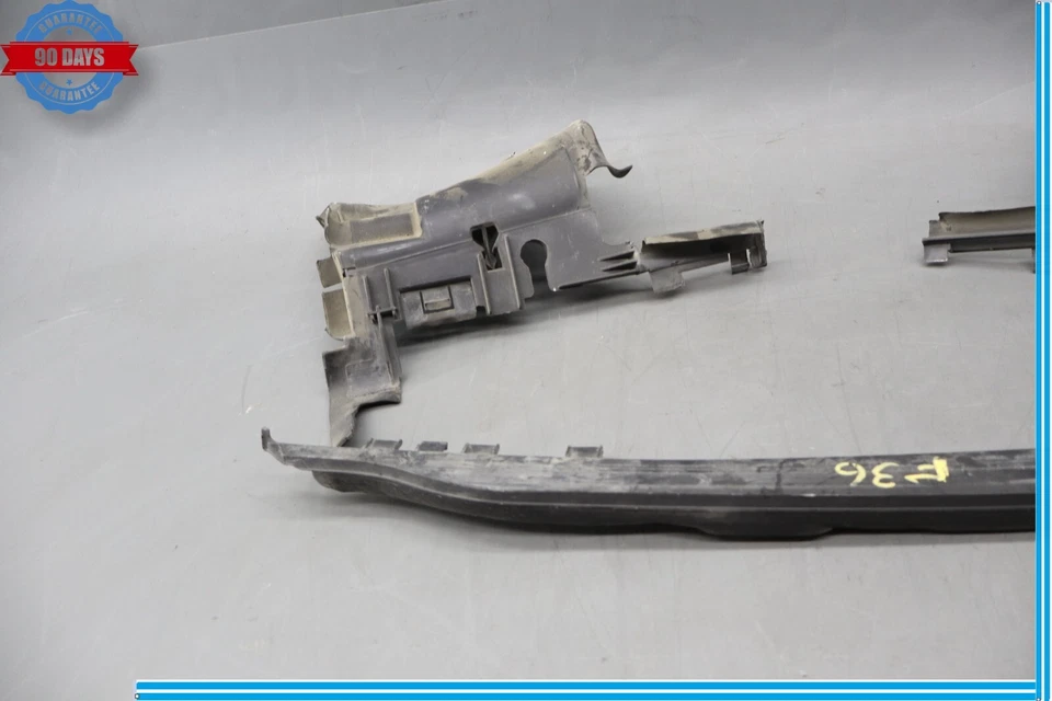 Conducto de aire inferior inferior del radiador Mercexdes CLS550 W218 12-18 A2185051030 FABRICANTE DE EQUIPOS ORIGINALES Foto 4 de 4