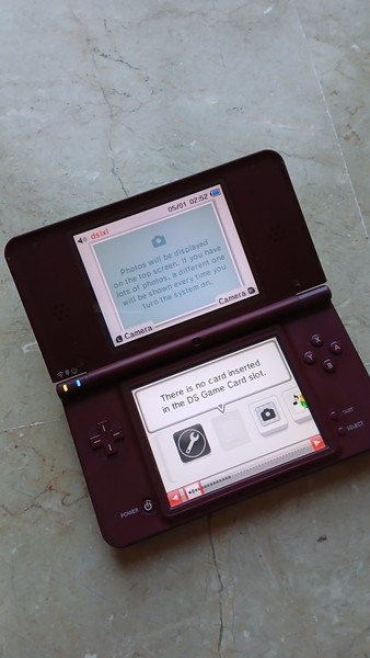 consola Nintendo dsi  xl brown/ marron  con charger