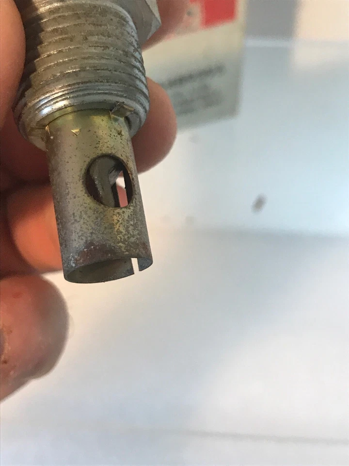 Unidad de envío de temperatura Oldsmobile Toronado 1971-1972 nuevo de stock PN# 6489395 Foto 4 de 4