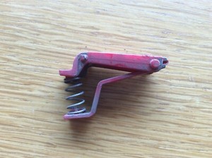 Original Dyson DC24 Beutelloser Staubsauger Motor Gehäuse Rot Clip & Feder