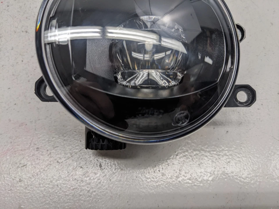 Lâmpada de neblina Toyota Tundra esquerda do motorista 2020 - 2021 - Imagem 3 de 4