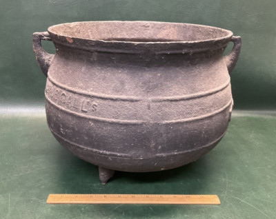 Rare WEED & CORNWELL No. 8 ~ 6 Gallon Cast Iron Hearth Cauldron ~ Pocasset
