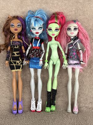 ディズニー　Ghouls Rush In Monster High Booriginal Creeproduction Ghoulia Yelps Doll