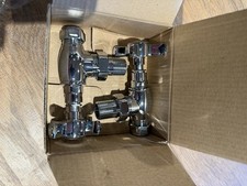 Vannes de radiateur traditionnelles coudées Raine Bronte NOS. Finition chromée.