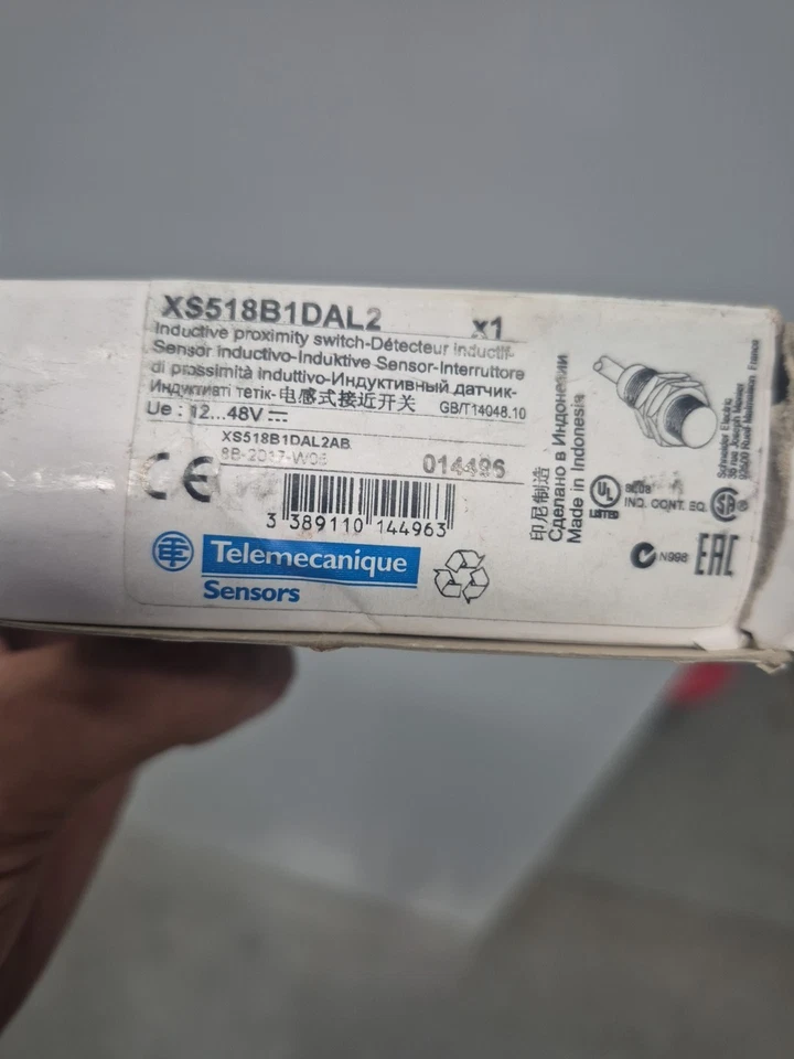 NEW TELEMECANIQUE XS518B1DAL2 PROXIMITY SWITCH - Image 2 of 4