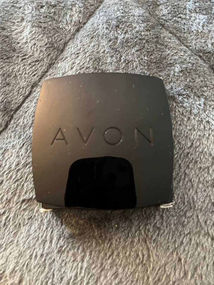 Avon true color pressed powder bronzer in beachy color. New - Image 4 of 4