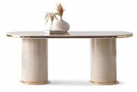 Eleganter Esstisch Mit Goldenen Akzenten Und Ovaler Tischplatte