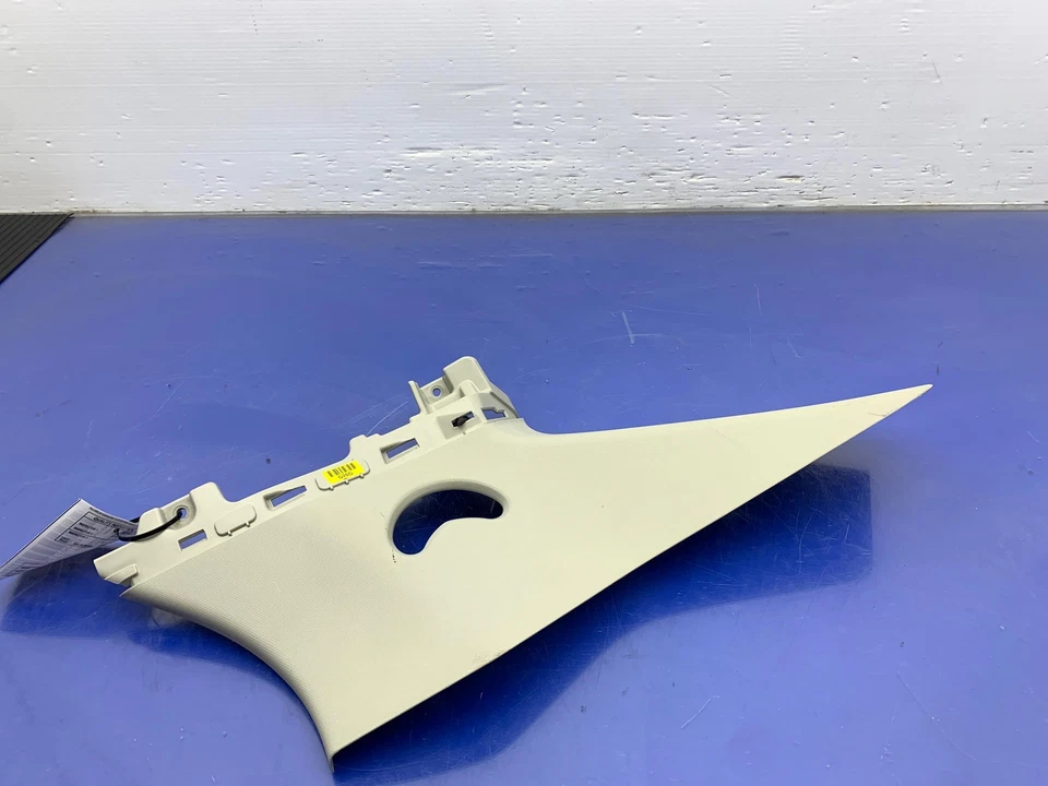 2021 - 2023 KIA SORENTO REAR RIGHT D PILLAR TRIM PANEL *SCRATCH/ MISCOLORING* - Image 2 of 4