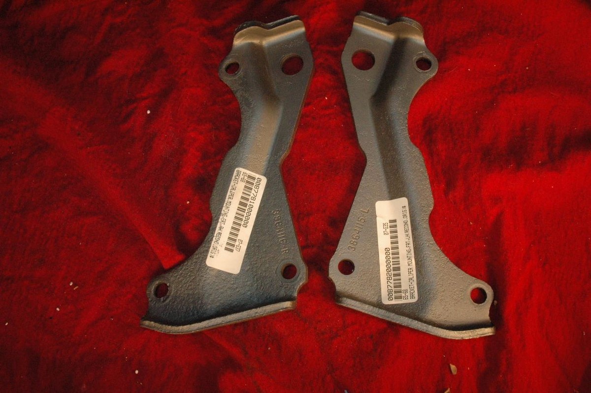 1965-68 3864115 & 3864116 ORIGINAL CORVETTE FRONT CALIPER BRACKETS  