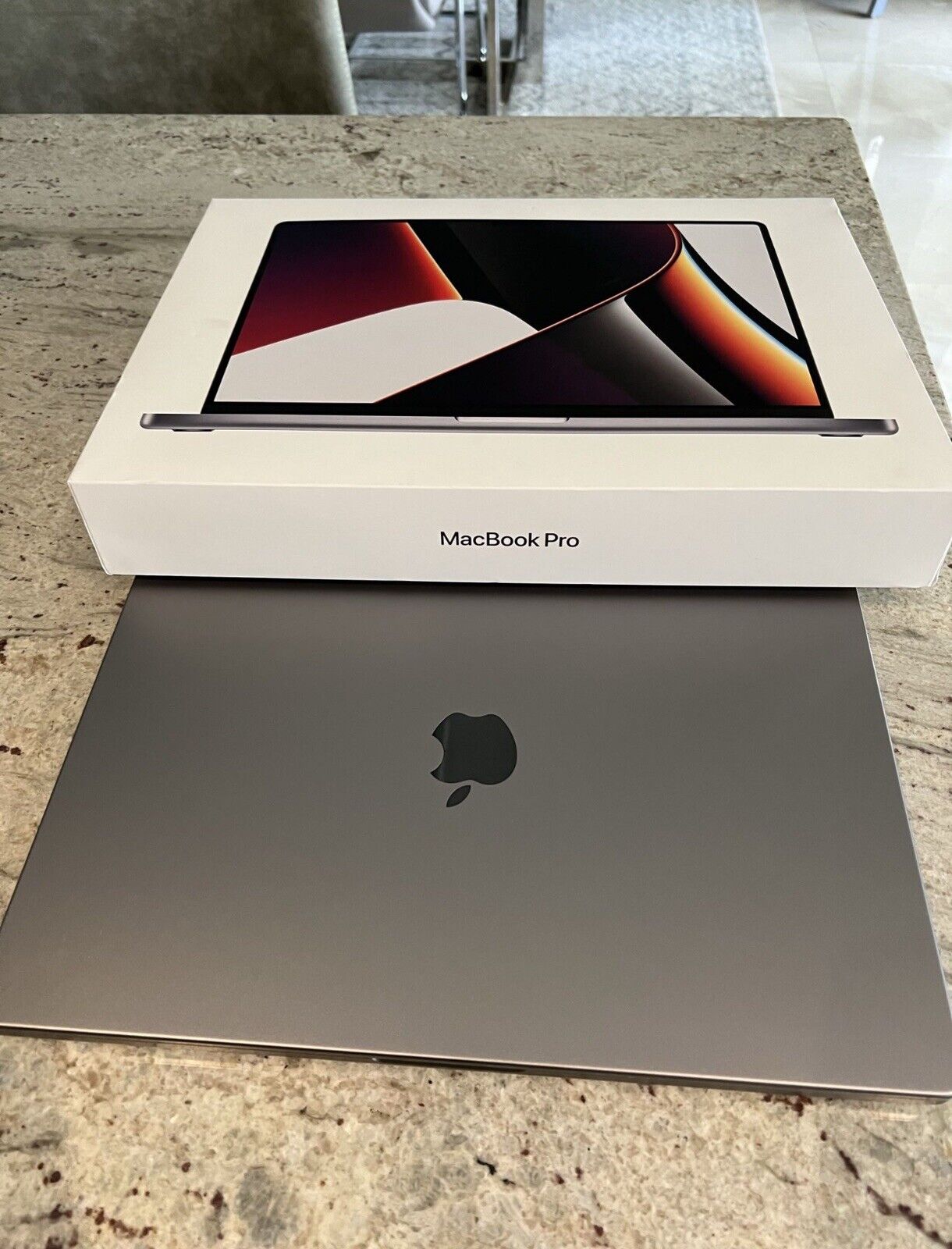 Macbook Pro 2022 M1 (Lightly Used)