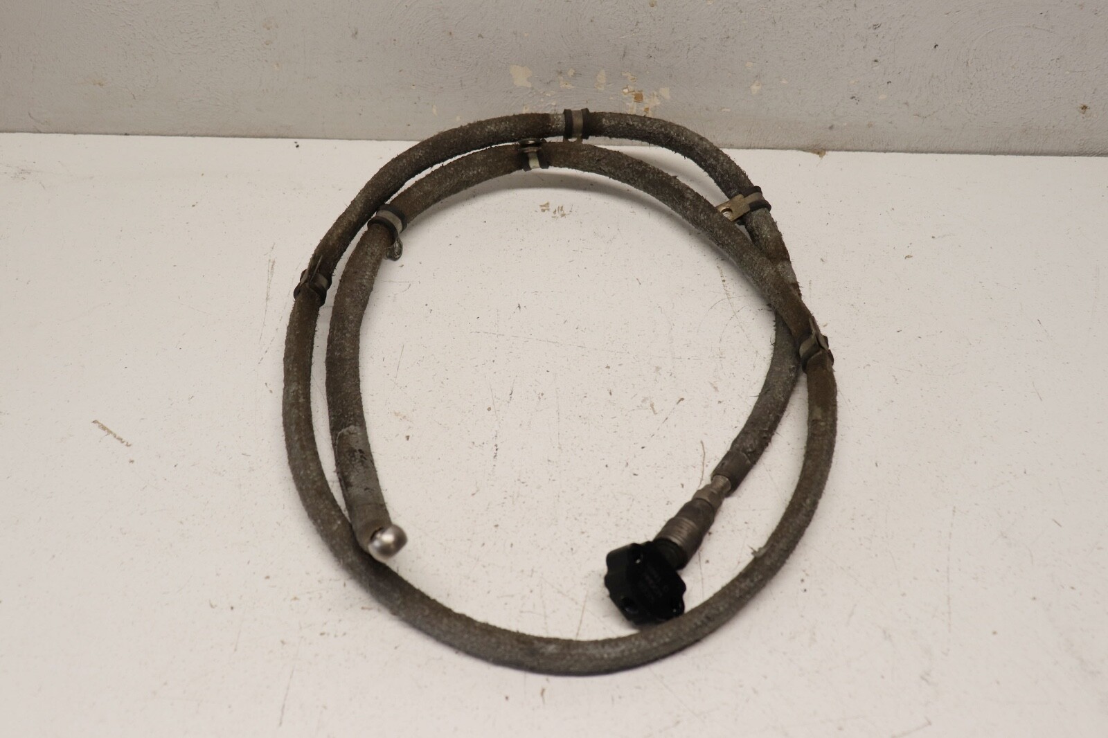 Maserati Quattroporte 2004-2006 Oil cooler line