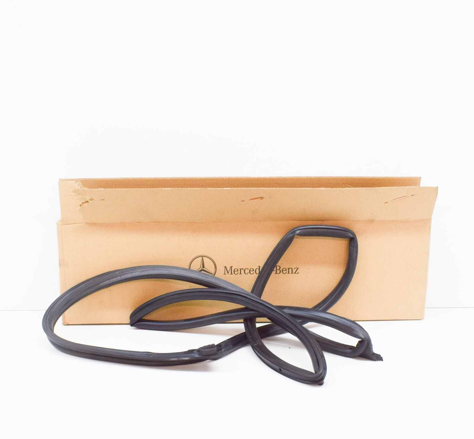 Mercedes-Benz C-class W203 Front Left Door Seal A2037202178  