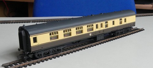 Mainline 37106 BR Mk 1 BSK Brake Coach, in Choc/Cream Livery, top, boxed | Zustand: Used
