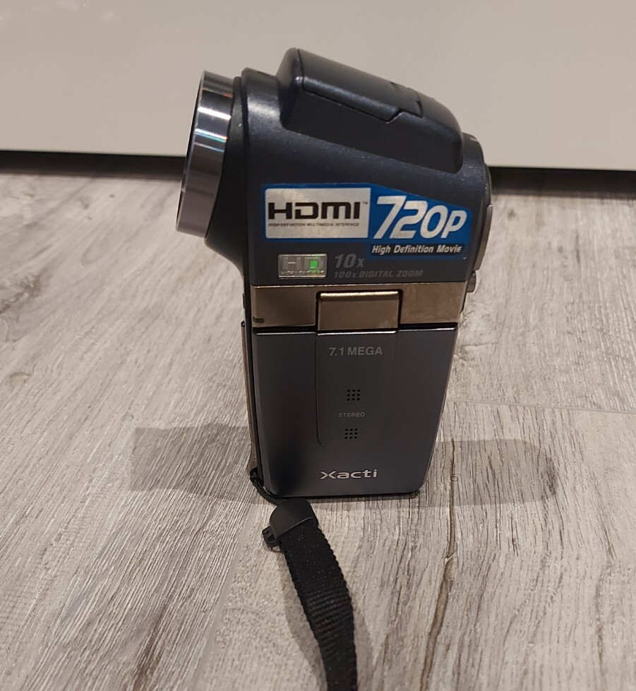 Sanyo Digital Movie Camera Xacti Titanium Gray Dmx-Hd2 camcorder