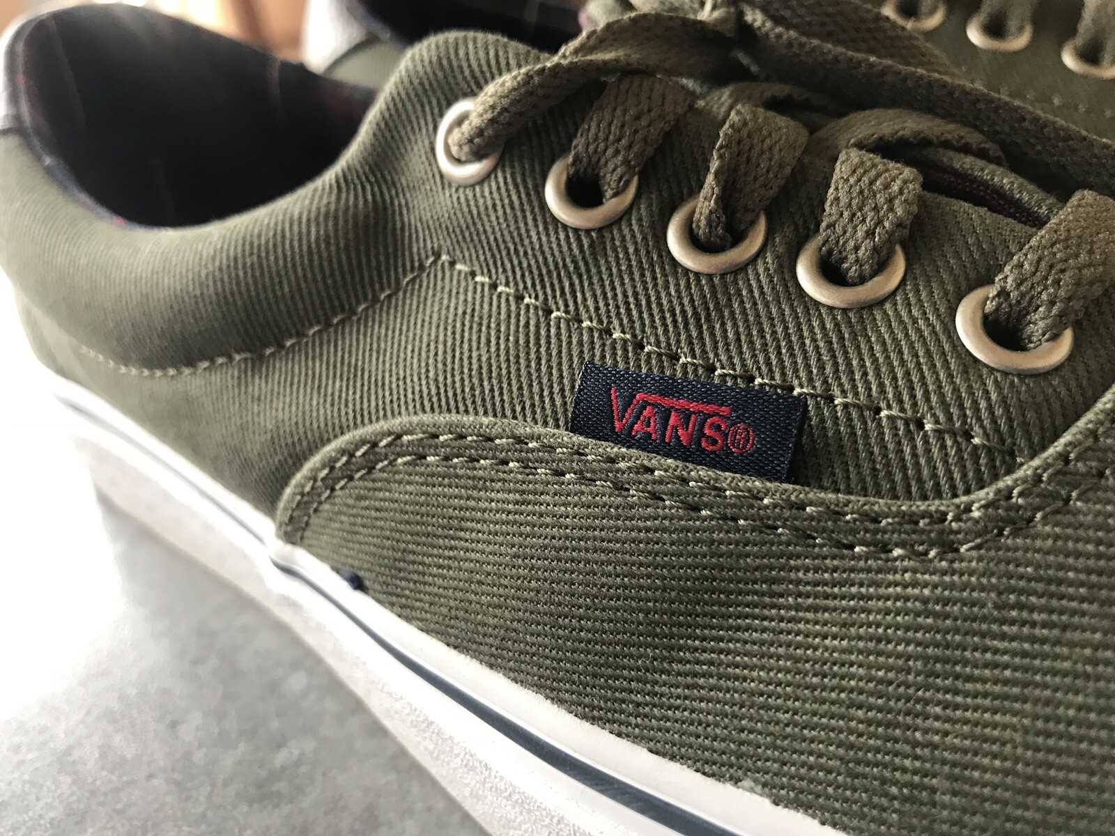 vans era olive green