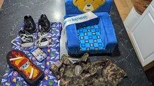 Lot de 12 pièces chaussures, canapé, skateboard tenue armée Build A Bear