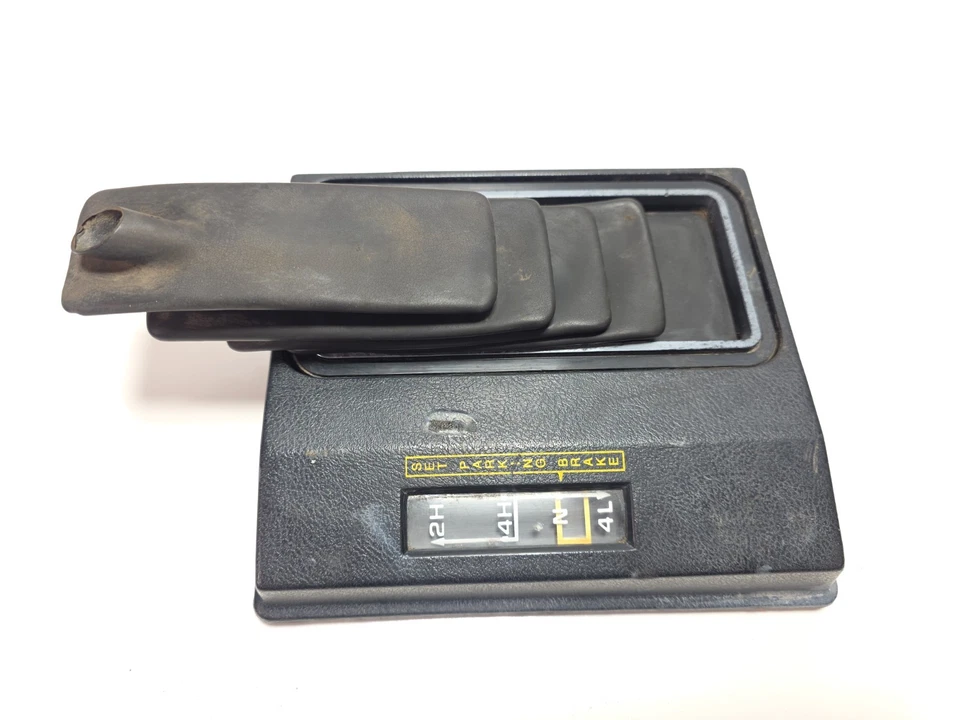 1981-87 Chevy GMC Truck 81-91 K5 Blazer Suburban TRANSFER CASE SHIFTER Bezel OEM - Image 2 of 4