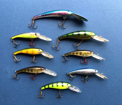 Lot of 8 Cotton Cordell Wally Diver & Walleye fishing lures mix colors Ex Cond!