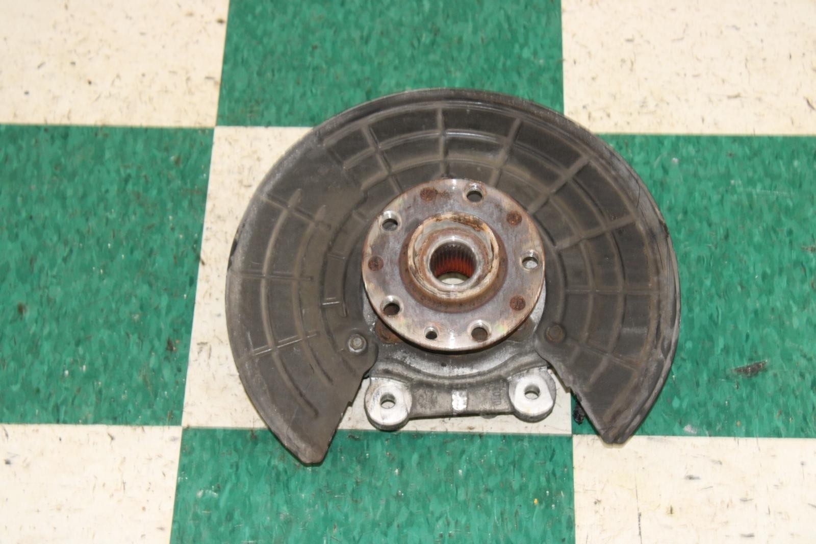 Maserati Ghibli 2014-2021 Rear Left Steering wheel hub