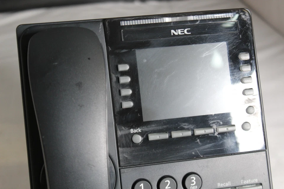 Lote de 4 teléfonos IP serie NEC ITK-8LCX-1 (BK) DT900 con teléfonos y soportes Foto 2 de 4