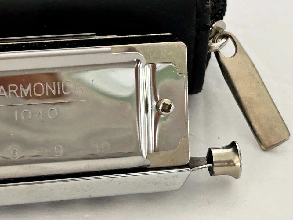 Armónica cromática Swan 1040 en estuche de material blando. Foto 2 de 4