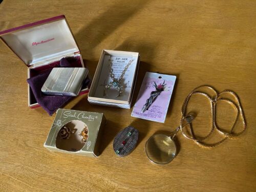Vintage Różne partie biżuterii, kompaktowe więcej [Sarah Coventry, Zip-Her, Elgin American] - Zdjęcie 1 z 12