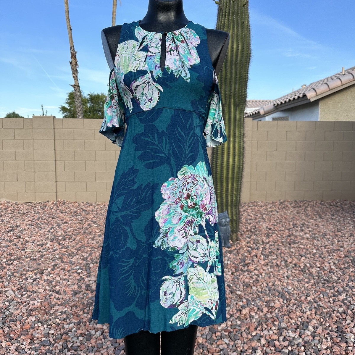 maeve short sleeve dress Anthropologie Maeve Pleated Neck Short Sleeve Floral Dress Size 2