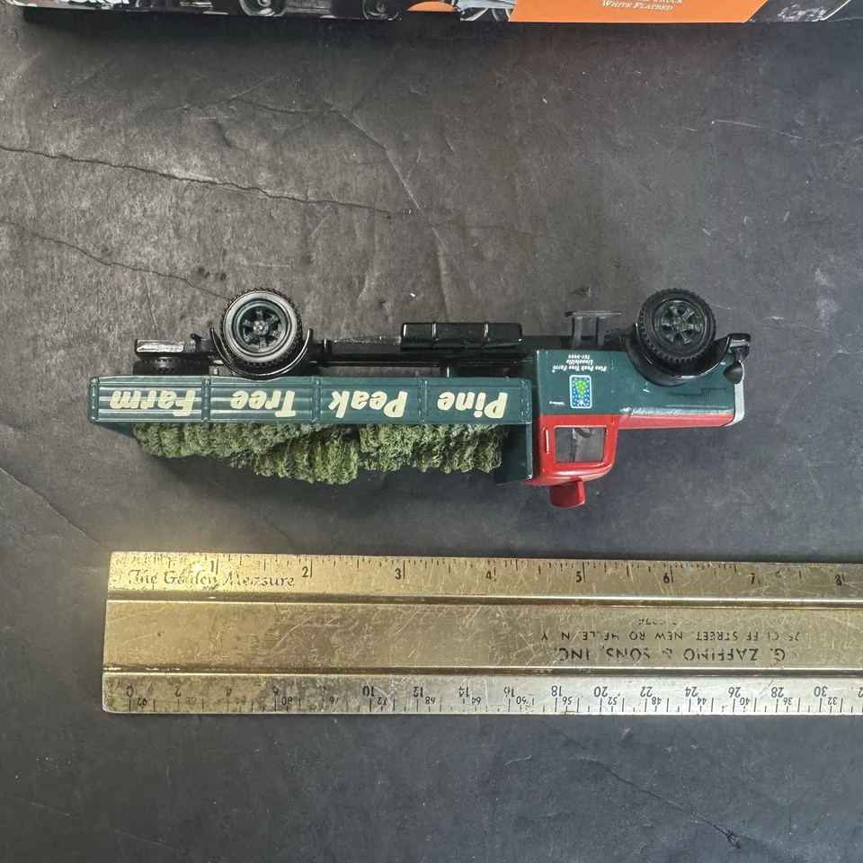 CORGI LIONELVILLE PINE PEAK TREE FARM CHRISTMAS TRUCK .  LIMITED ISSUE - Image 4 of 4