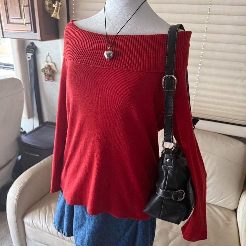 Off the shoulder basic sweater - image 3