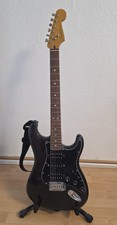 Fender Modern Player Stratocaster HSH Charcoa...