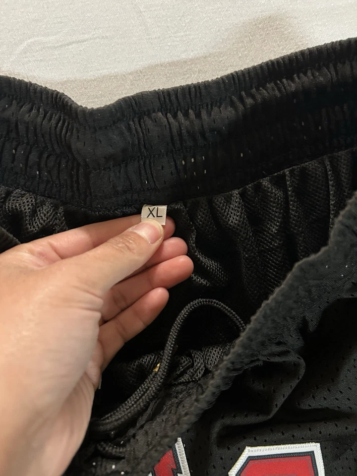 Pantalones cortos de baloncesto Chicago Bulls rojos retro con bolsillo Foto 4 de 4