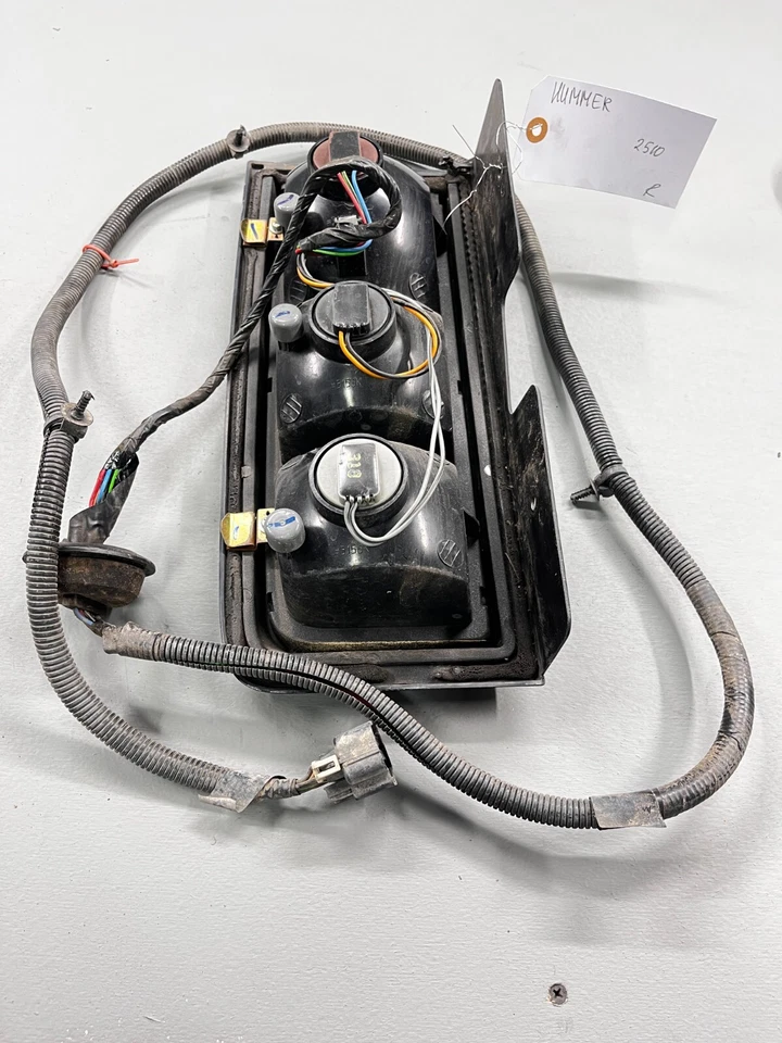 LUZ TRASERA DERECHA LUZ TRASERA CONJUNTO LÁMPARA TRASERA OEM 2003 - 2004 HUMMER H2 Foto 4 de 4