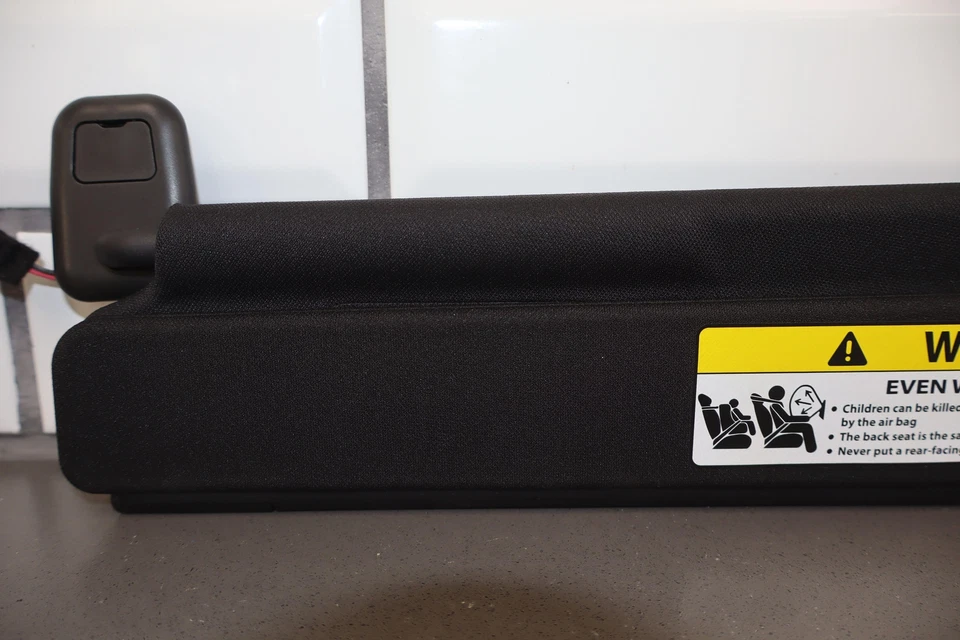 Parasoles Fisker Ocean 2023 OEM (par izquierda/derecha) negros Foto 4 de 4