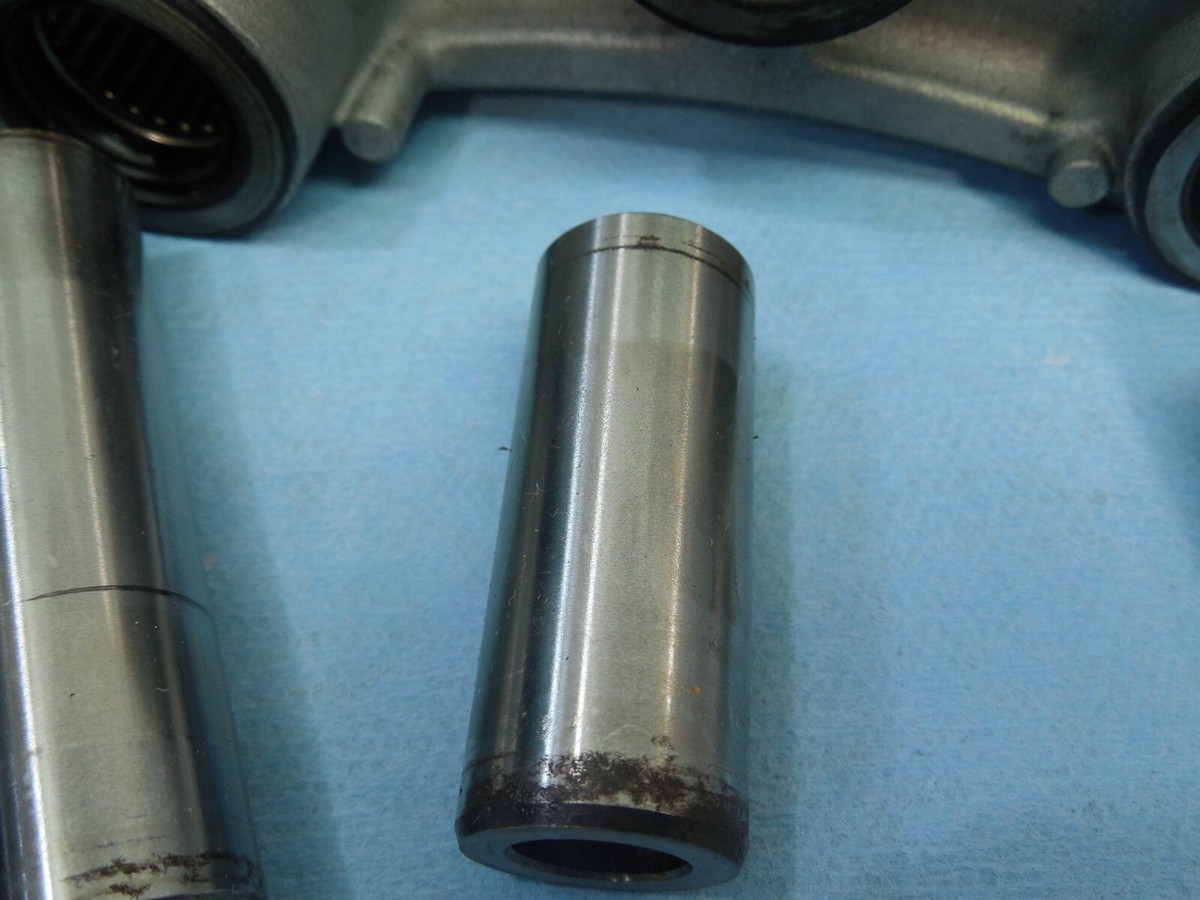 is.mです KAWASAKI 93 ZX1100-C NINJA ZX11 SWING ARM 33001-1351-10