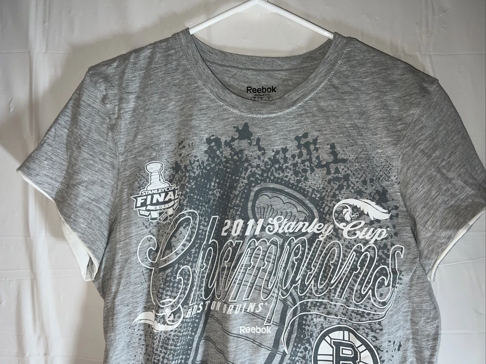 Camisa REEBOK 2011 Stanley Cups Champions Boston Bruins Mujer’s Talla L Foto 3 de 4