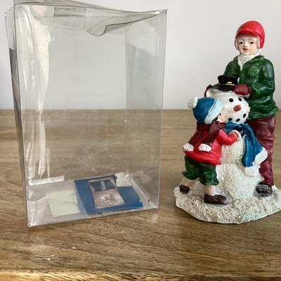 VINTAGE FRANZÖSISCHER WEIHNACHTSSCHMUCK AUS KUNSTHARZ - DORF EN RESINE SCHNEEMANNGEBÄUDE