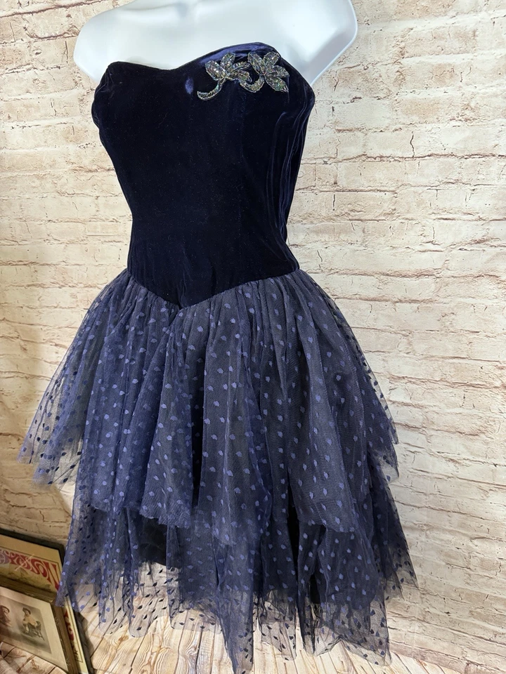 Vintage 1950s Cocktail Dress Pinup Rockabilly Navy Blue Velvet Tiered Mad Men XS - Image 2 of 4